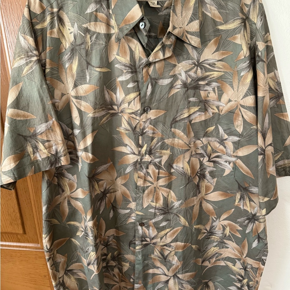 Tori Richard Olive Green and Tan Floral Leaf Print Shirt M